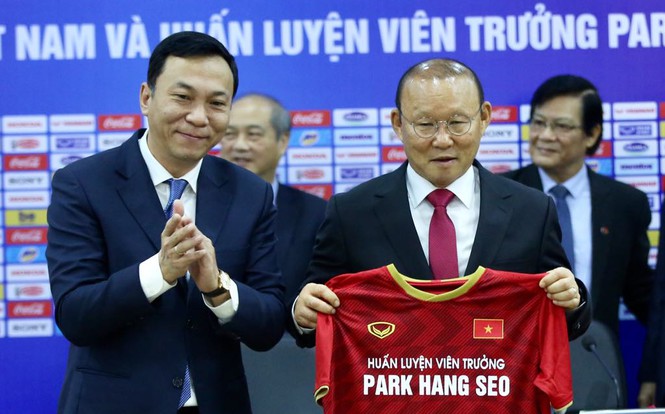 VFF bất ngờ trì hoãn việc gia hạn hợp đồng với HLV Park